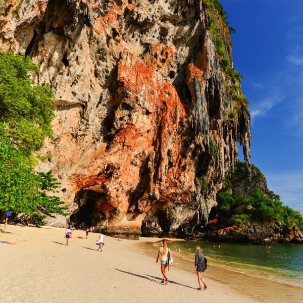 หาดถ้ำพระนาง