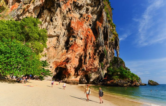 หาดถ้ำพระนาง