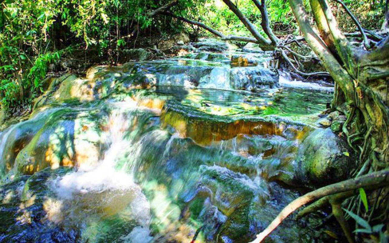 สระมรกต